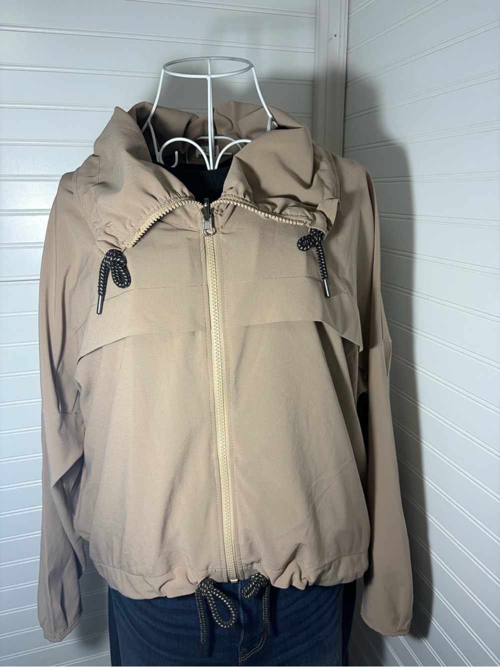 925fit Globetrotter Jacket in Latte - Picture 7 of 12